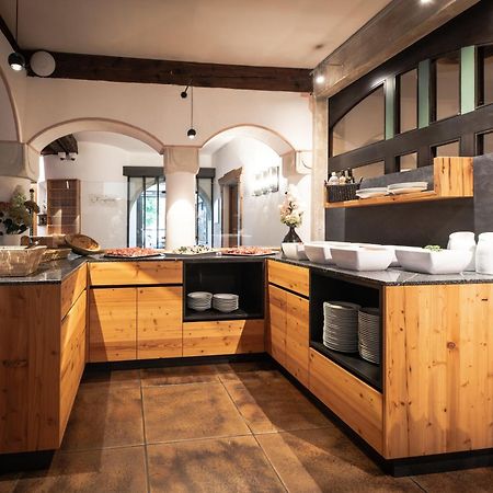 Hotel Gissbach Brunico Bagian luar foto